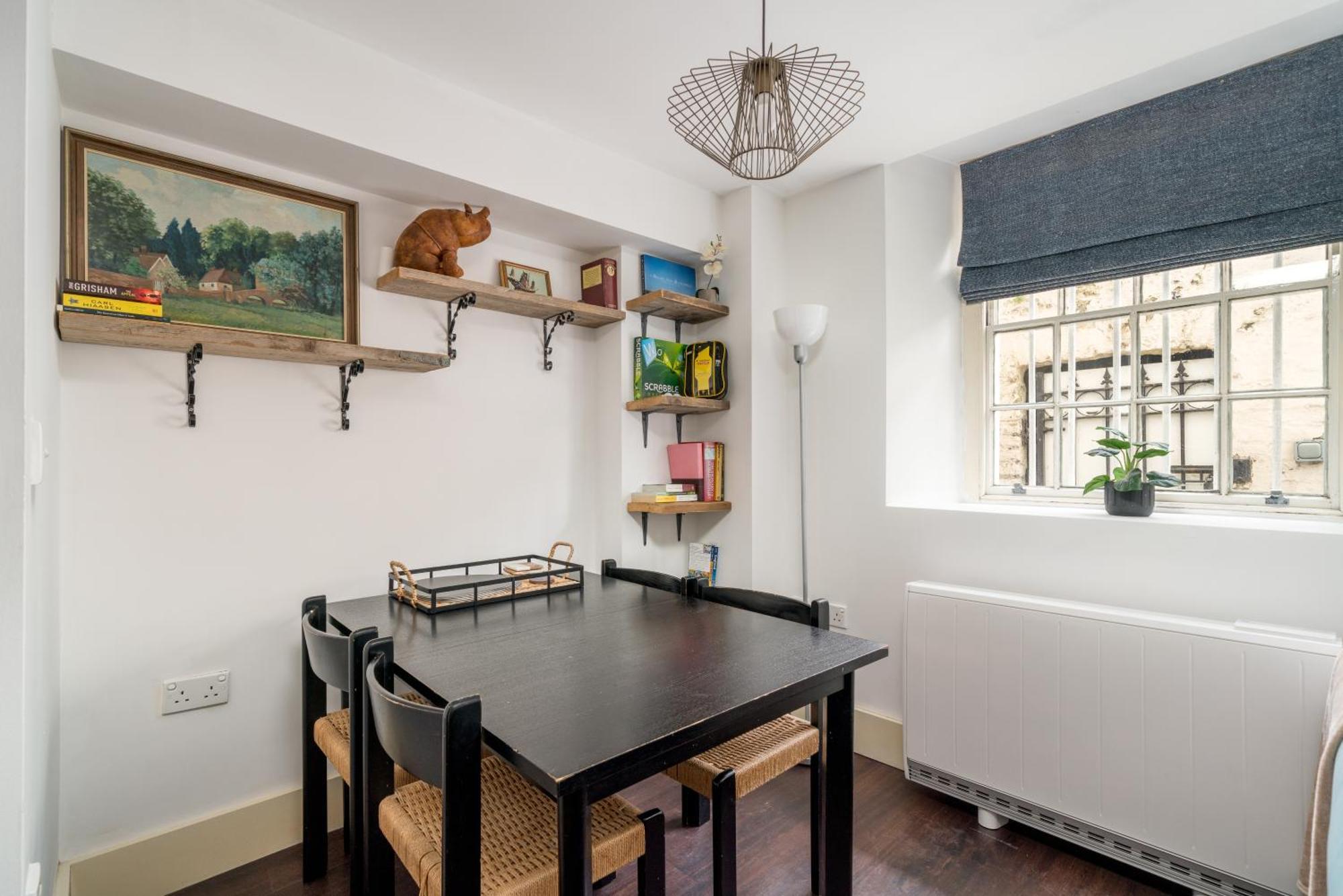Riverside 1 Bed Basement Flat Near Hampton Court Palace East Molesey Exteriör bild