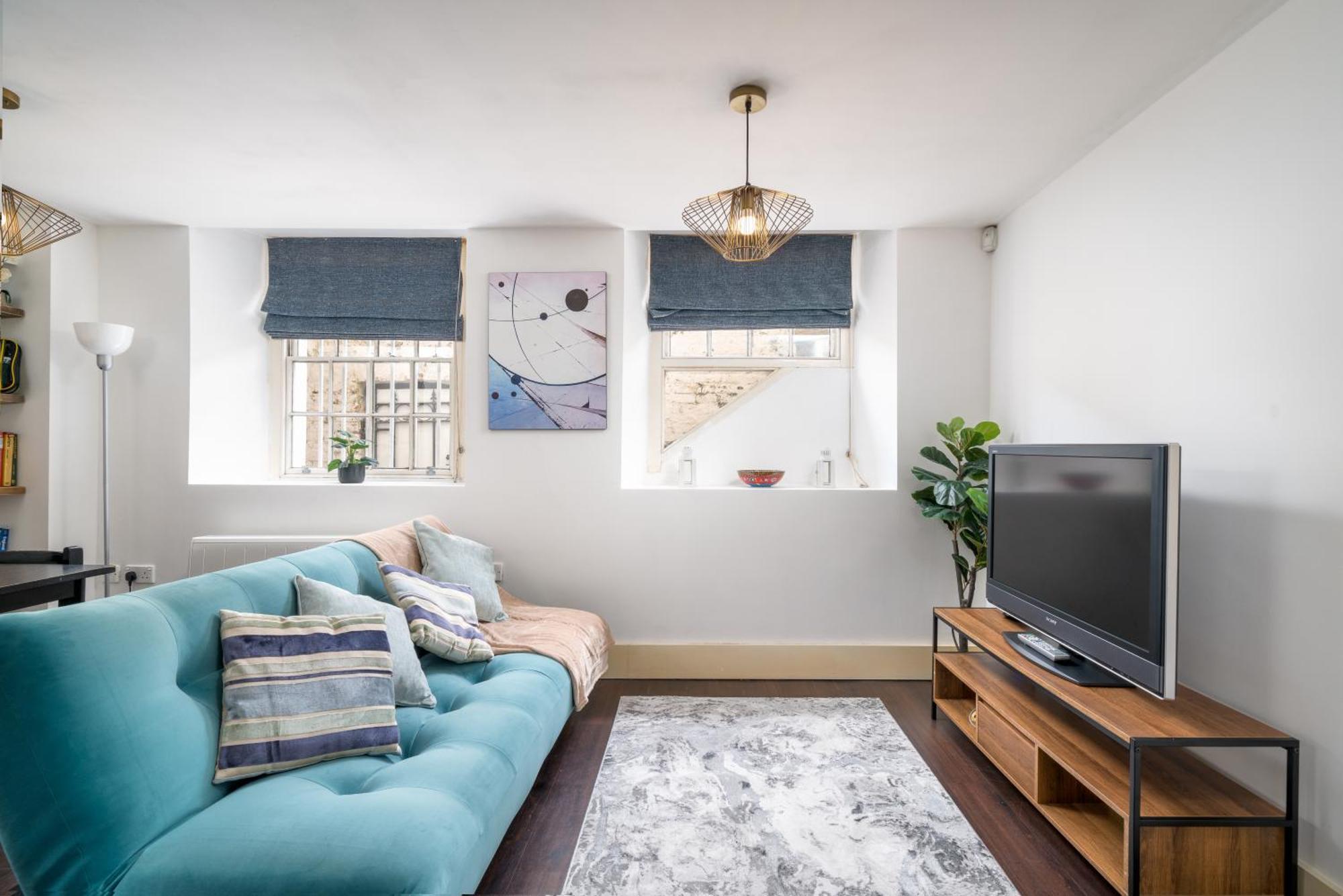 Riverside 1 Bed Basement Flat Near Hampton Court Palace East Molesey Exteriör bild