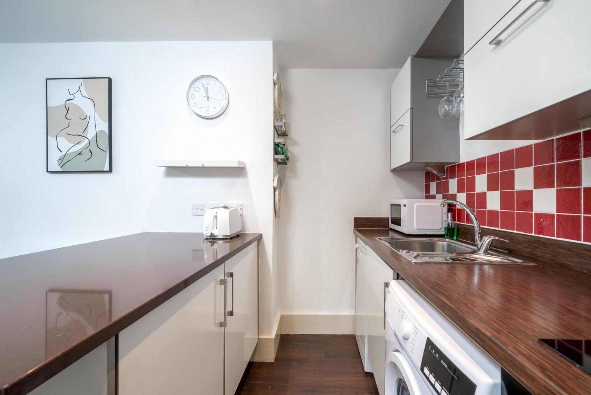 Riverside 1 Bed Basement Flat Near Hampton Court Palace East Molesey Exteriör bild