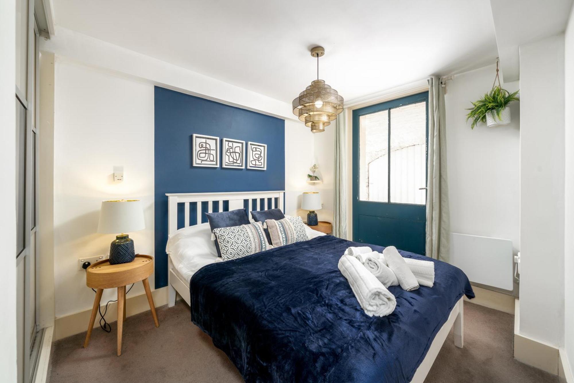 Riverside 1 Bed Basement Flat Near Hampton Court Palace East Molesey Exteriör bild