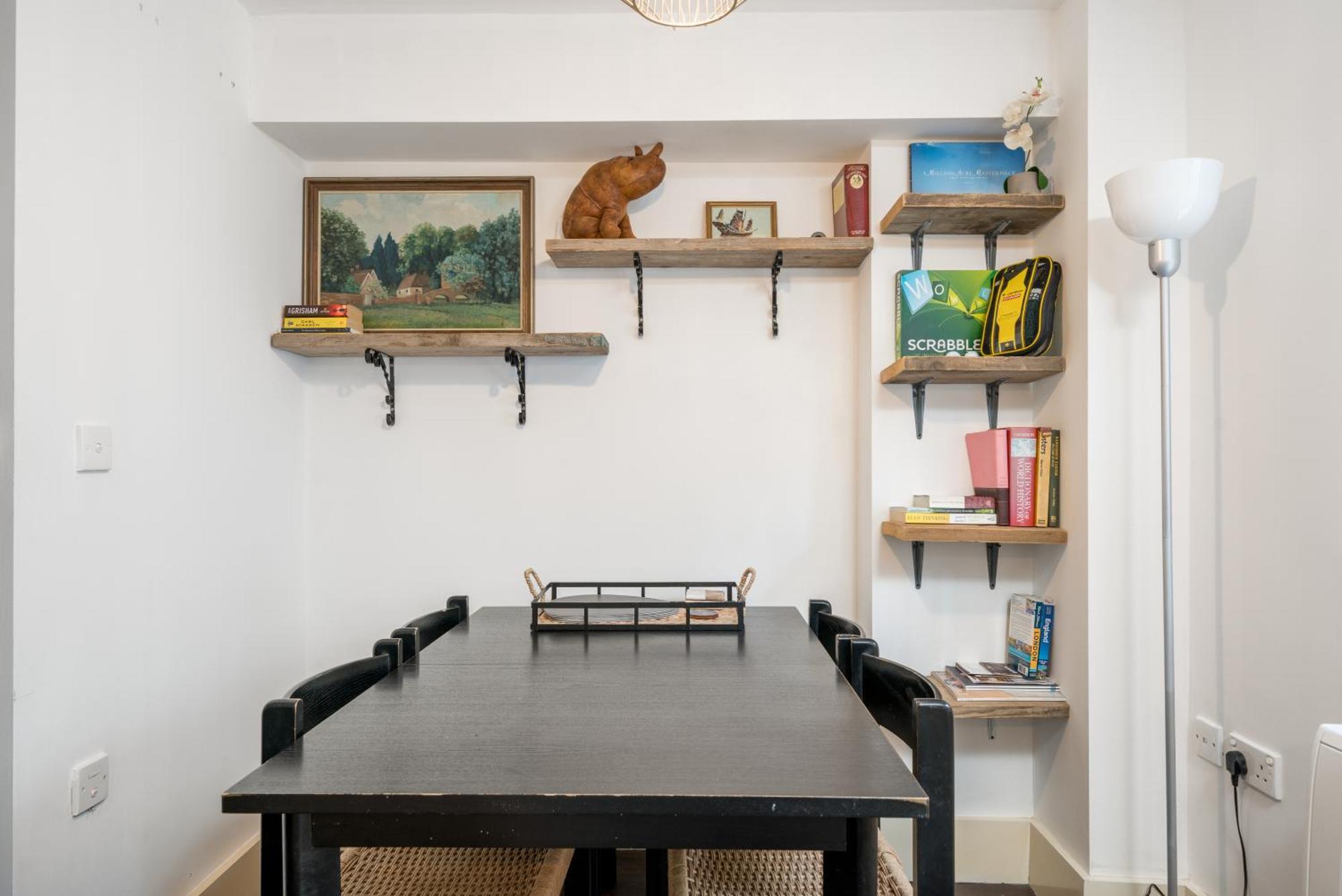 Riverside 1 Bed Basement Flat Near Hampton Court Palace East Molesey Exteriör bild